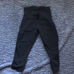 Lulu Lemon Train Times Crop 17”